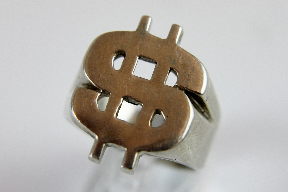 Gents heavy set silver dollar ring 25g