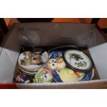 Box of mixed ceramics