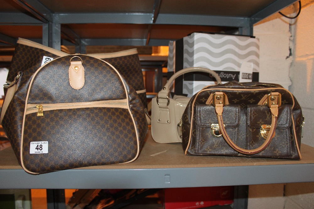 Quantity of ladies handbags