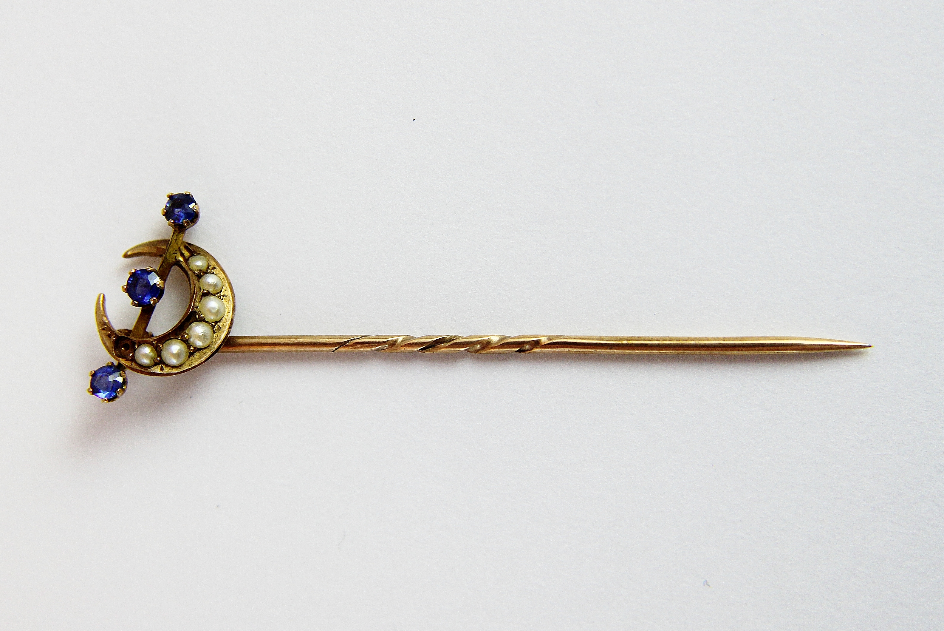 9 ct gold seed pearl and sapphire pin brooch