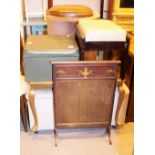 Mixed lot of furniture