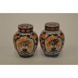 A pair of Imari ginger jars and covers. Est. £50 - £60.