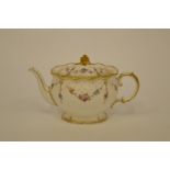 An attractive Royal Crown Derby gilt teapot. Est. £20 - £30.