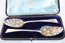 A good boxed pair of George III berry serving spoons. London 1808. By Thomas Dicks. Est. £150 - £