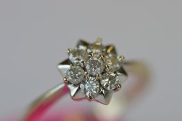 An attractive 18ct seven stone diamond cluster ring. Est. £130 - £140.