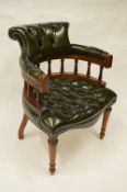 An attractive gent's leather button back chair. Est. £50 - £60.