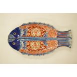 An attractive Imari dish in the form of a fish. Est. £200 - £250.