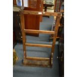 An Antique oak rack. Est. £20 - £30