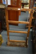 An Antique oak rack. Est. £20 - £30