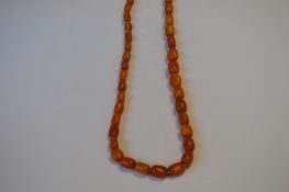 A good heavy string of graduated amber beads. Approx 70 grams. Est. £800 - £900.