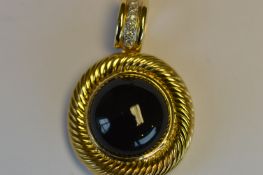 A heavy 18ct onyx mounted pendant with rope twist border and diamond loop top. Est. £300 - £350.