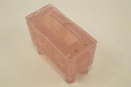 A rose quartz Chinese trough. Est. £70 - £80.