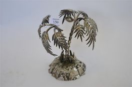 An attractive centrepiece with central palm tree. Est. £80 - £90.