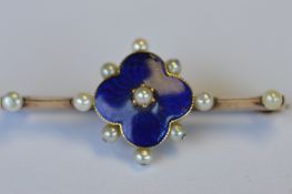 An Antique enamelled brooch with pearl border and knife edged spaces set in gold. Approx. 3 grams.