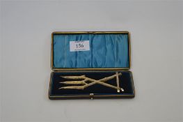 A stylish bark effect toasting fork in fitted case. Est. £30 - £40.