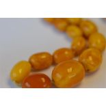 A graduated string of amber beads with twist clasp. Approx 29 grams. Est. £280 - £320.