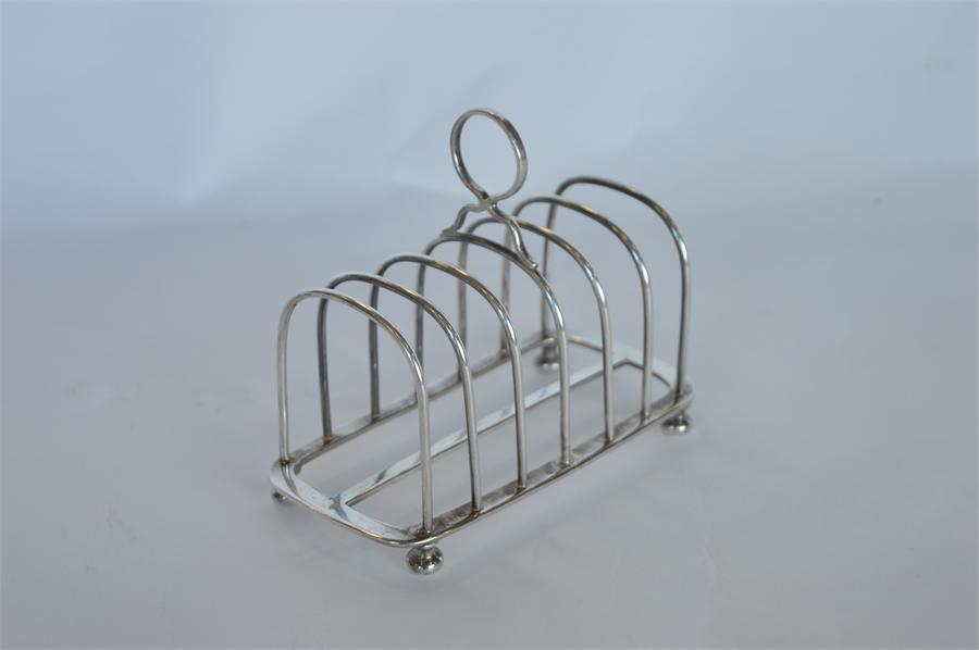 A good Gothic arched bar toast rack on four cast bun feet. By G & S. Est. £200 - £250.