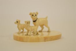 An attractive carved ivory of dogs. Est. £40 - £50.