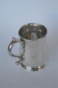 A good early Irish half pint mug on spreading pedestal base c.1760. Approx. 266 grams. Est. £