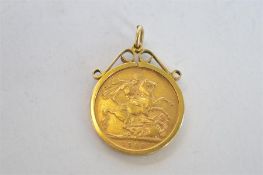 A 1908 full sovereign in 9ct mount. Est. £180 - £200.