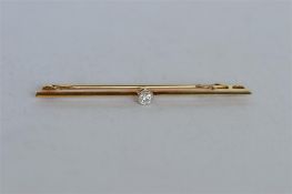 A small diamond single stone mounted on gold brooch. Approx. 3.1 grams. Est. £30 - £40.