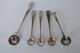 A group of five various OE and other silver salt spoons. Approx. 40 grams. Est. £15 - £20.