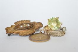 A small gold brooch together with a St. Christopher and two gold rings. Approx. 10.1 grams. Est. £