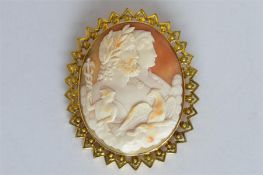 A good Victorian cameo depicting Zeus / Hera set in 18ct gold frame. Est. £450 - £500.