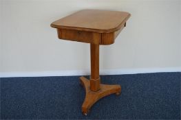 A single pedestal mahogany tripod table on ball feet. Est. £20 - £30.