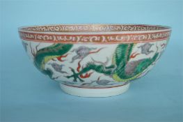 A decorative Chinese bowl decorated with dragons and red ground. Est. £100 - £120.