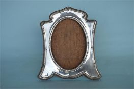 An attractive picture frame with reeded border, decorated with flowers. Approx. 17 cms high.