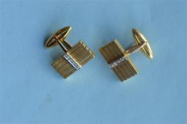 A pair of five bar Art Deco 18ct cufflinks with rose diamond band. Est. £250 - £300.