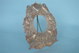 A good decorative Indian silver photo frame, mounted with birds, elephants and flowers. Approx 23