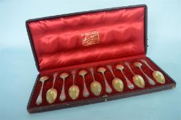 A good quality boxed set of twelve French silver teaspoons with gilded bowls. Est. £80 - £90.