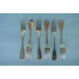 A heavy set of six fiddle pattern table forks. London 1826. By R&R. Approx. 470 grams. Est. £