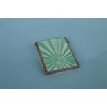 An attractive green enamelled compact. Birmingham 1902. By WN Ltd. Approx. 107 grams. Est. £30 - £