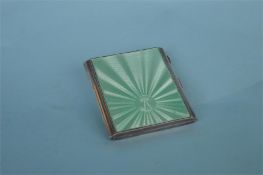 An attractive green enamelled compact. Birmingham 1902. By WN Ltd. Approx. 107 grams. Est. £30 - £