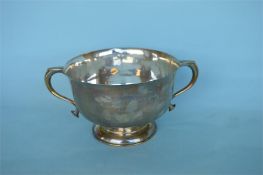 A good heavy two handled trophy cup. London 1915. By LA. Approx. 1080 grams. Est. £300 - 3350.