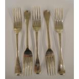 A set of five OE dessert forks. Dublin 1809. By PW. Approx. 225 grams. Est. £60 - £80.