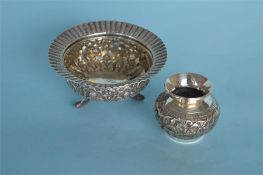 A heavy Eastern pin dish together with a similar vase. Approx. 160 grams. Est. £20 - £30.