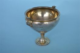 A heavy stylish two-handled trophy cup with gilt interior. Chester 1910. By GM&RH. Approx. 329