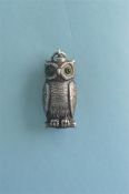 An unusual novelty propelling pencil in the form of an owl with green eyes. Est. £120 - £150
