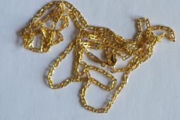 A long 9ct yellow gold flat link necklace. Approx. 6 grams. Est. £40 - £50.