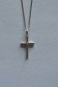 A good quality 9ct cross set with diamond on fine link chain. Approx. 4 grams. Est. £40 - £50.