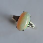 An opal single stone ring in 18ct claw mount. Est. £70 - £80.