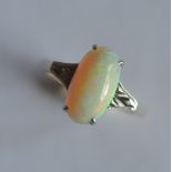 An opal single stone ring in 18ct claw mount. Est. £70 - £80.