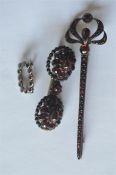 An Antique garnet brooch together with two others. Est. £20 - £30.