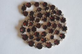 A good graduated Antique garnet necklace with concealed clasp. Est. £400 - £500.