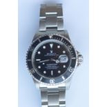 A gent's Rolex Submariner with date aperture on stainless steel strap. Est. £3500 - £4000.