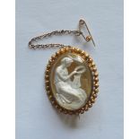 An oval gold brooch with crystal centre depicting a lady playing a harp. Est. £200 - £250.